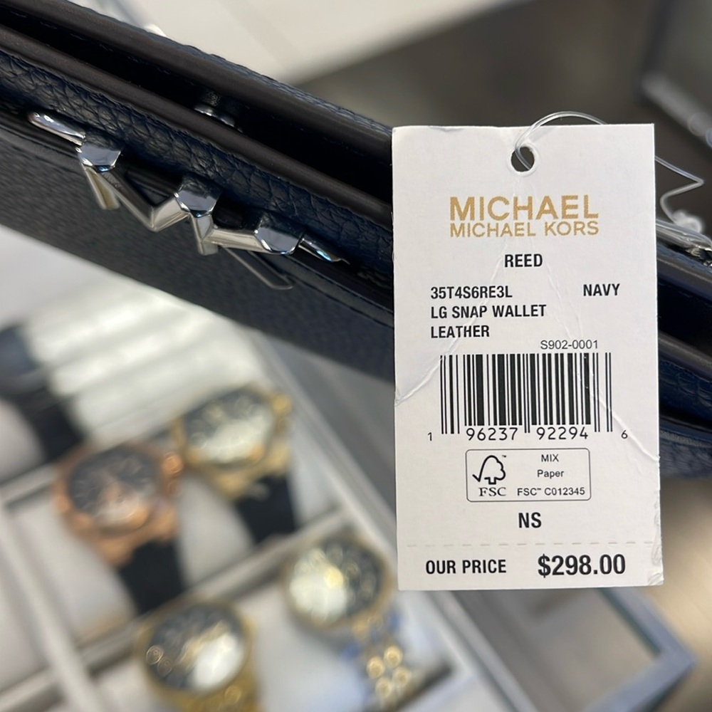 Michael Kors Reed Large Bifold Pebbled Leather Snap Wallet Card Case
Navy
NWT - Picture 15 of 16